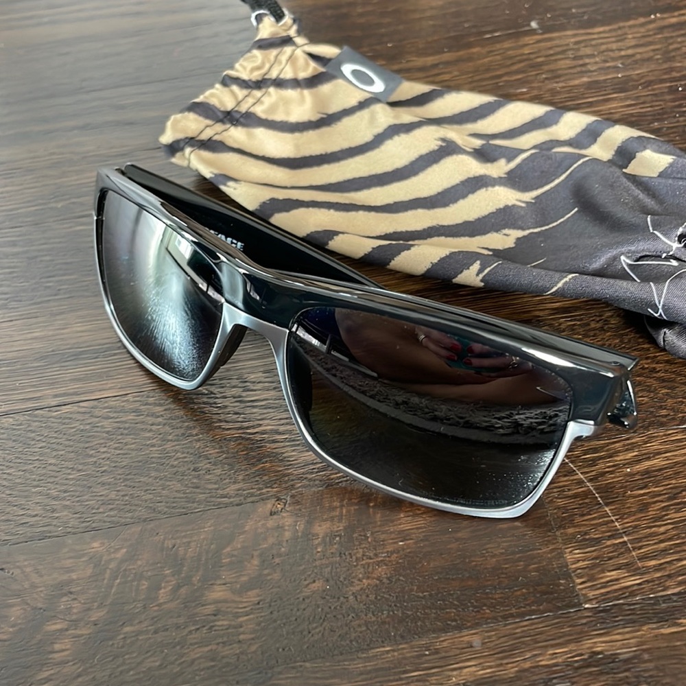 Men’s Oakley sunglasses